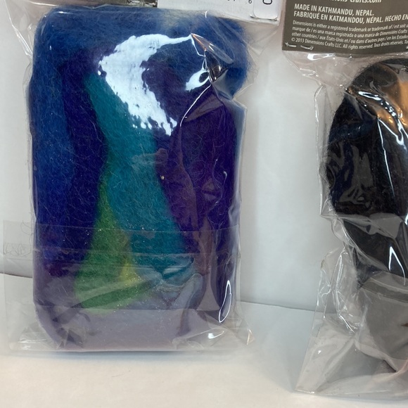 Dimensions FeltWorks Needle Felting 100% Wool Roving Crafts Black Blue Orange - Picture 12 of 13
